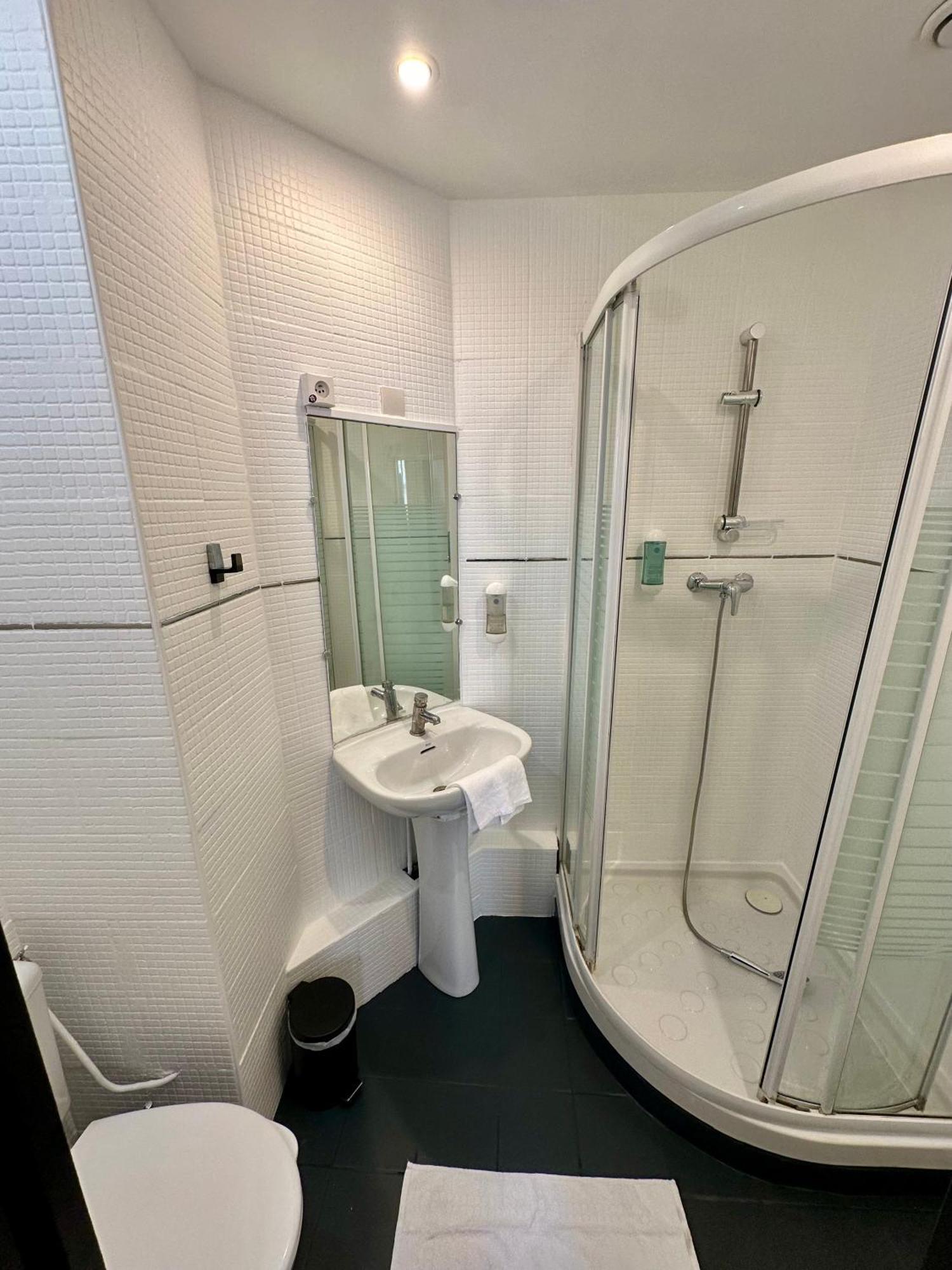 Hotel Victor Hugo Clamart Kültér fotó