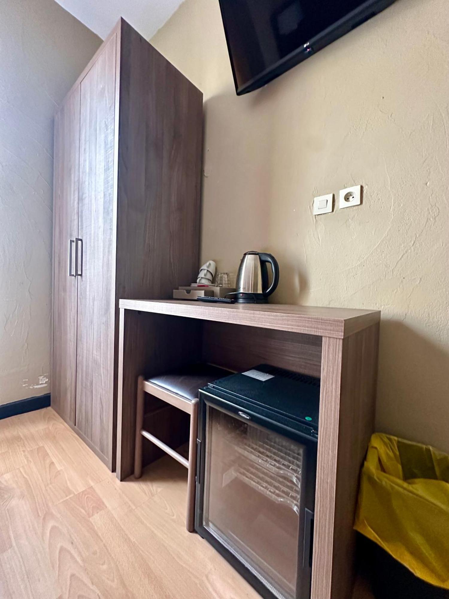 Hotel Victor Hugo Clamart Kültér fotó