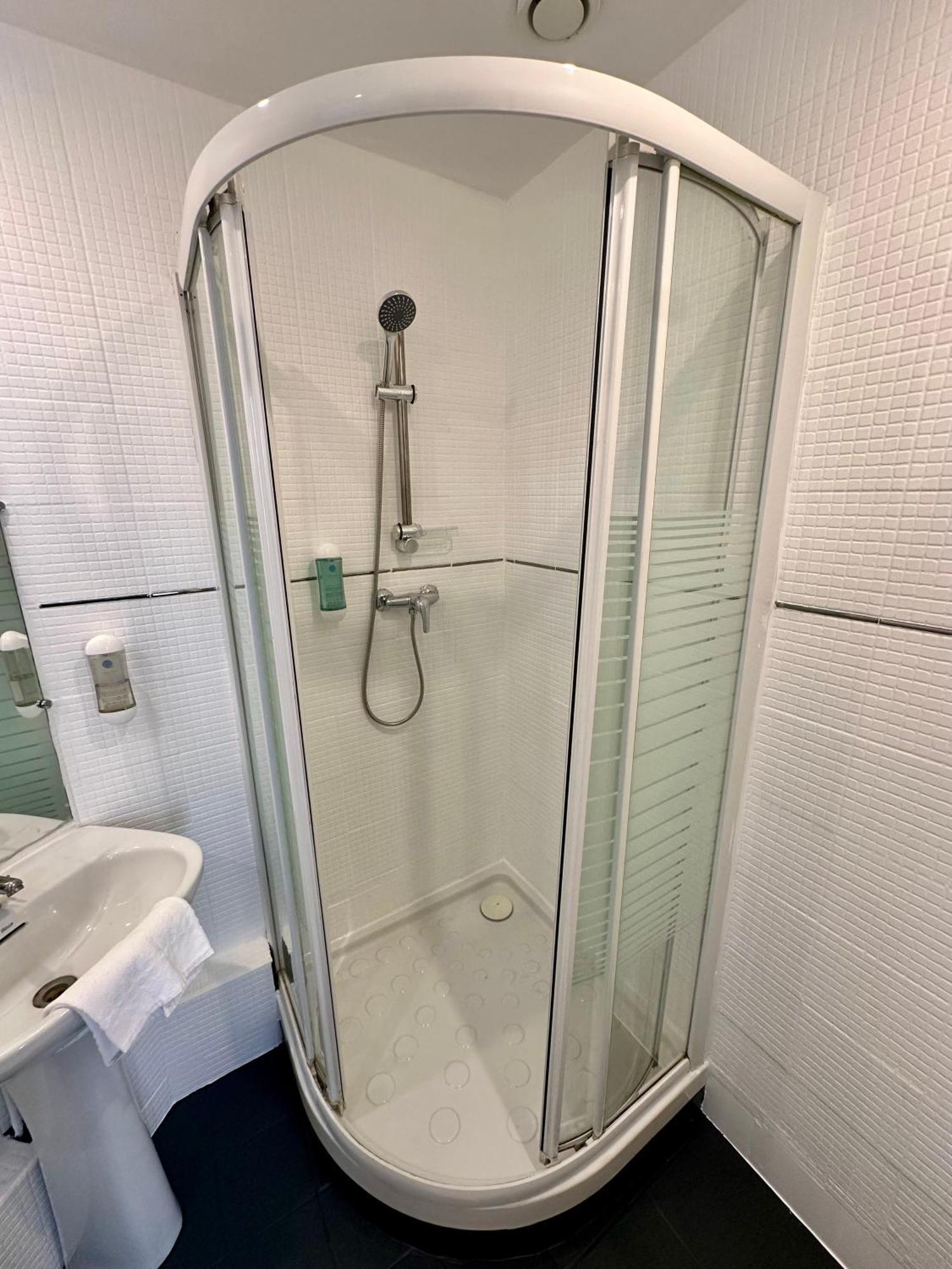 Hotel Victor Hugo Clamart Kültér fotó