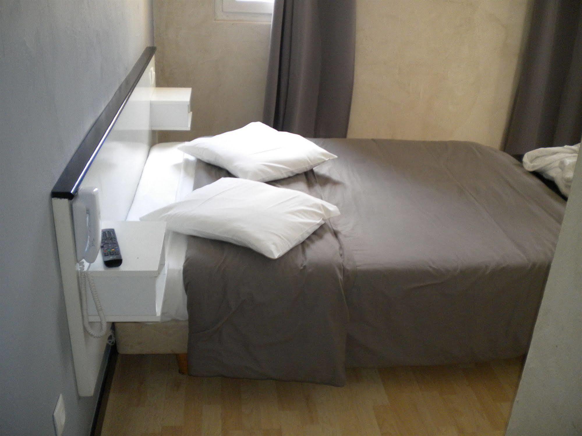 Hotel Victor Hugo Clamart Kültér fotó